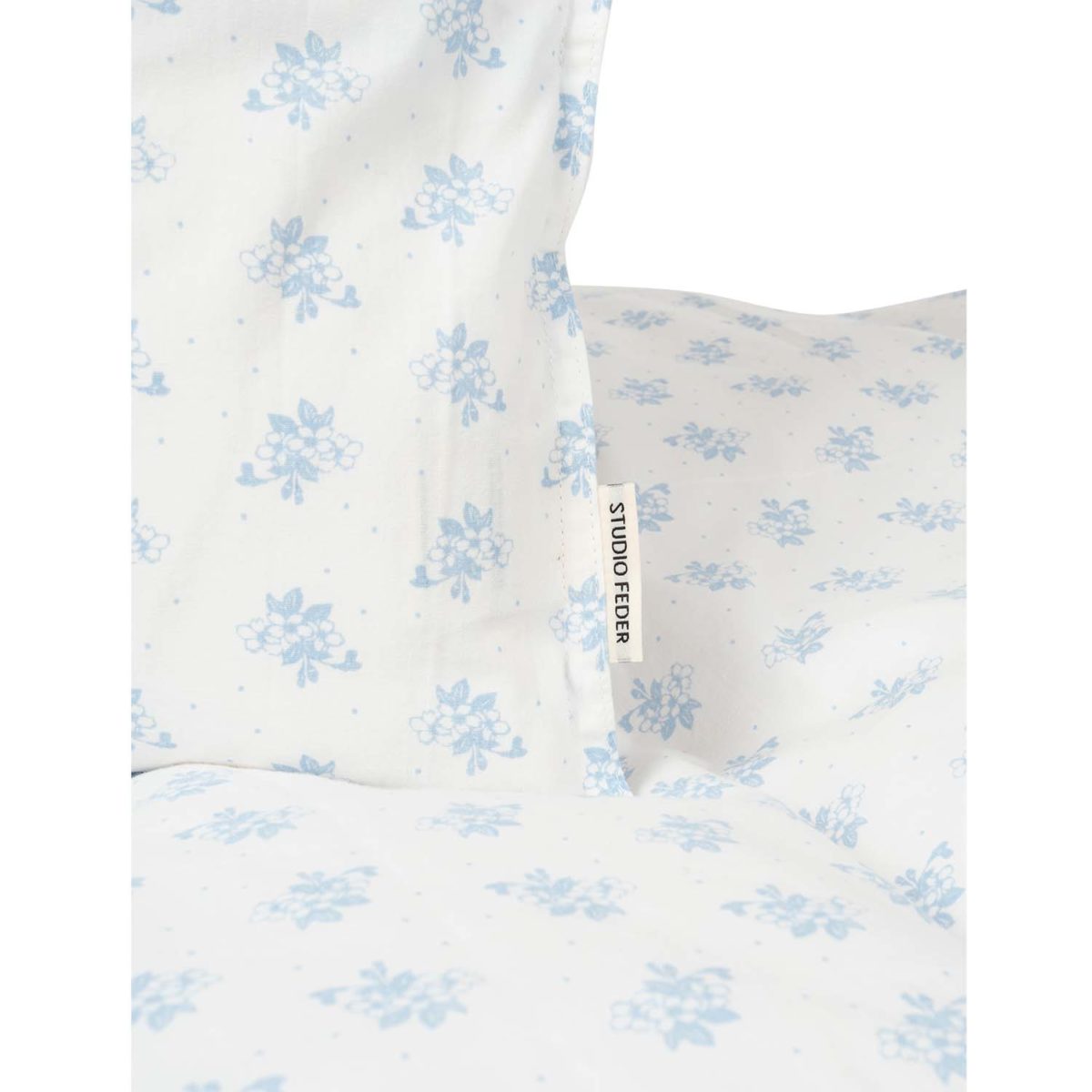 Studio Feder sengetøj hvid med blå blomster